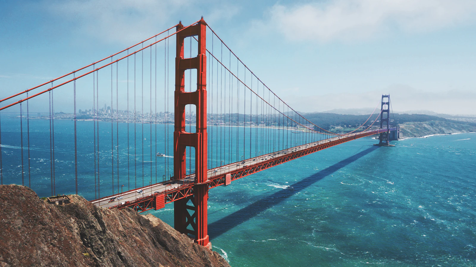 Le Golden Gate Bridge au-dessus de la baie de San Francisco
